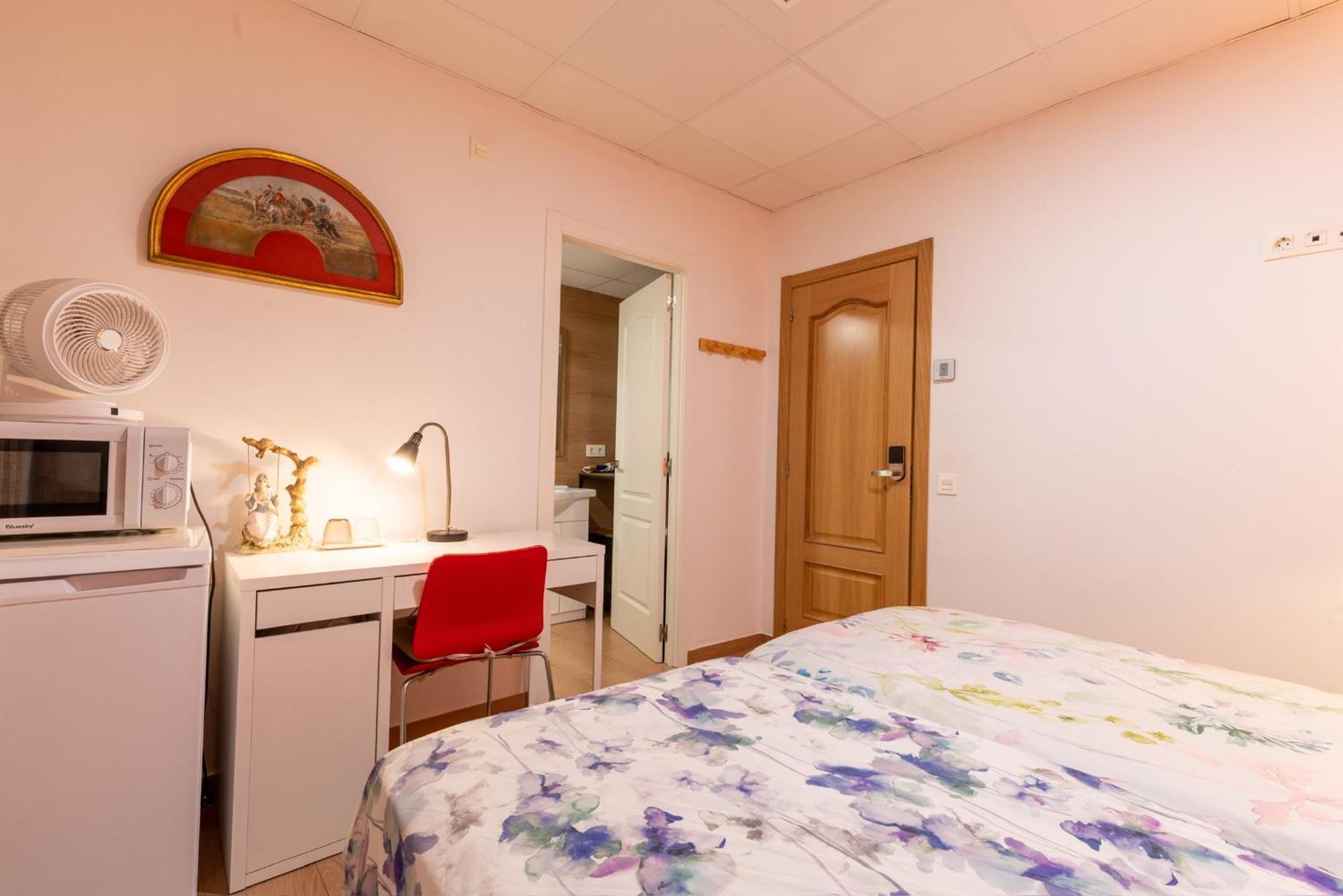 Mirador 2 Del Mercado Central - Habitacion Con Bano Privado En El Centro De La Ciudad Vella Valencia Ngoại thất bức ảnh